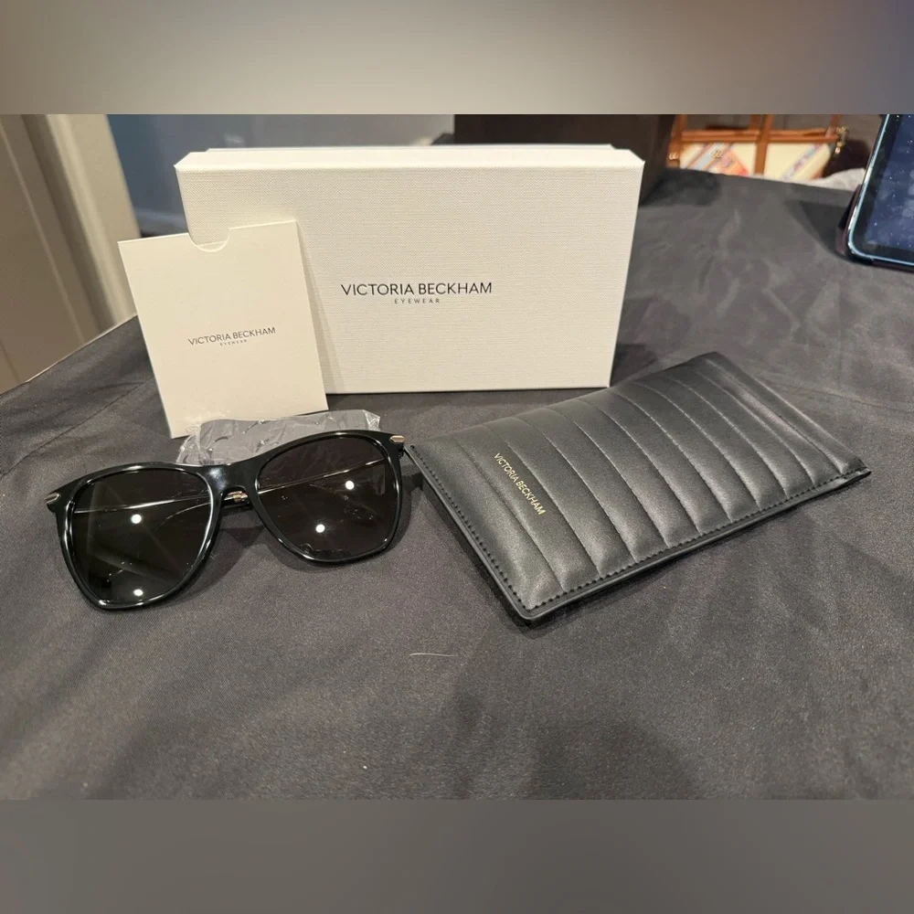 Victoria Beckham VB636S Sunglasses Black with Silver Hardware FULL INCLUSION
